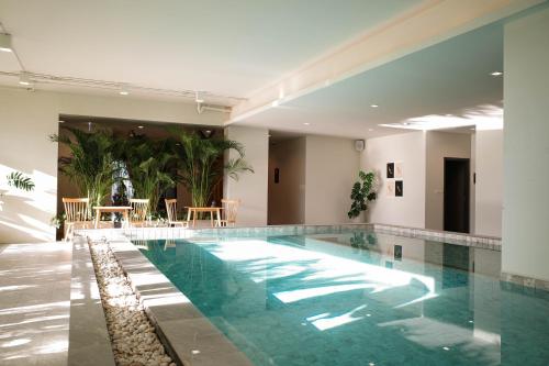 the rise suites hotel chiang mai