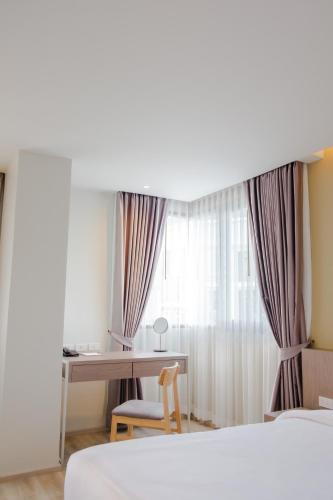 the rise suites hotel chiang mai