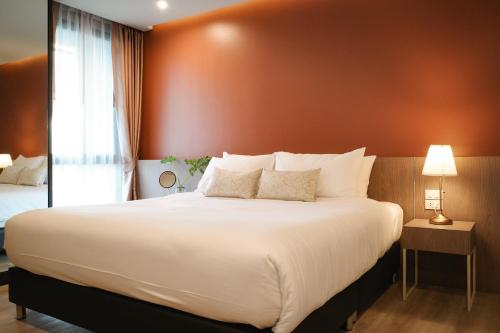 the rise suites hotel chiang mai