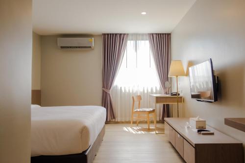 the rise suites hotel chiang mai