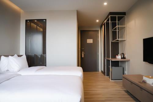 the rise suites hotel chiang mai