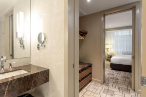 the sutton place hotel toronto