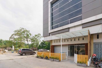 reddoorz helvetia medan 2