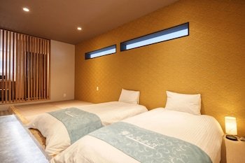 adan resort lamp