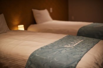 adan resort lamp