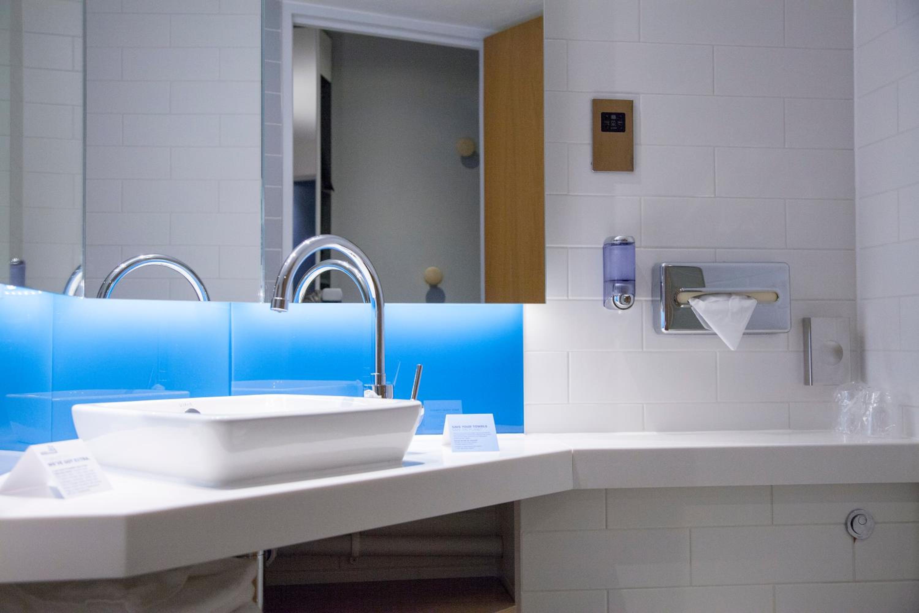 holiday inn express cardiff bay by ihg