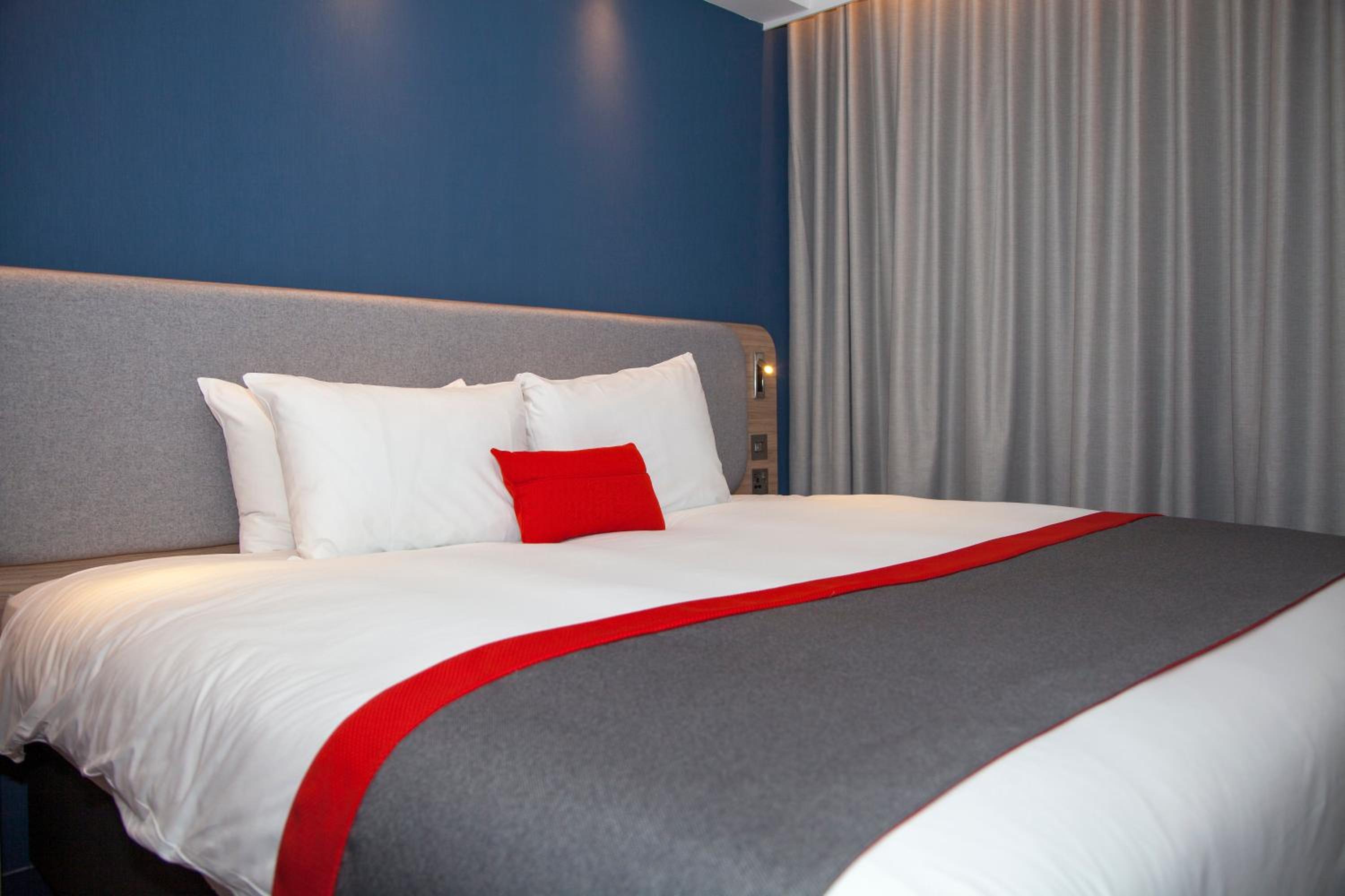 holiday inn express cardiff bay by ihg