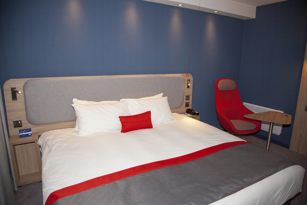 holiday inn express cardiff bay by ihg