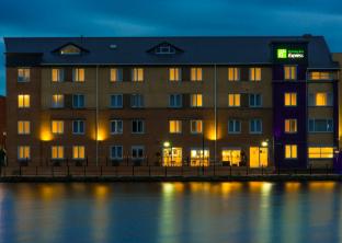 holiday inn express cardiff bay by ihg