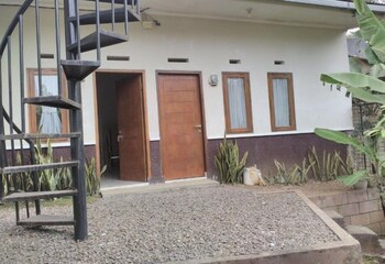 nabila syari guesthouse