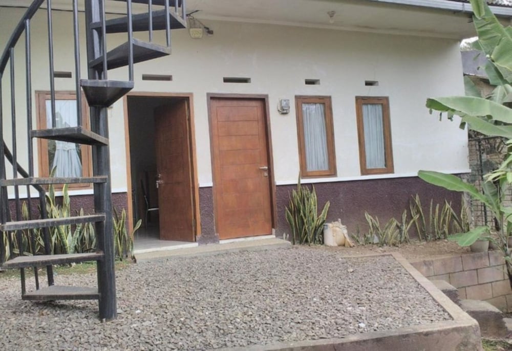 nabila syari guesthouse