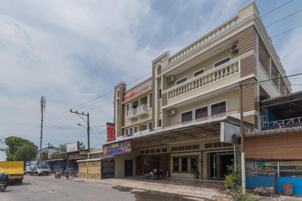 reddoorz near citraland gama city medan