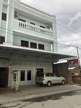 reddoorz near citraland gama city medan