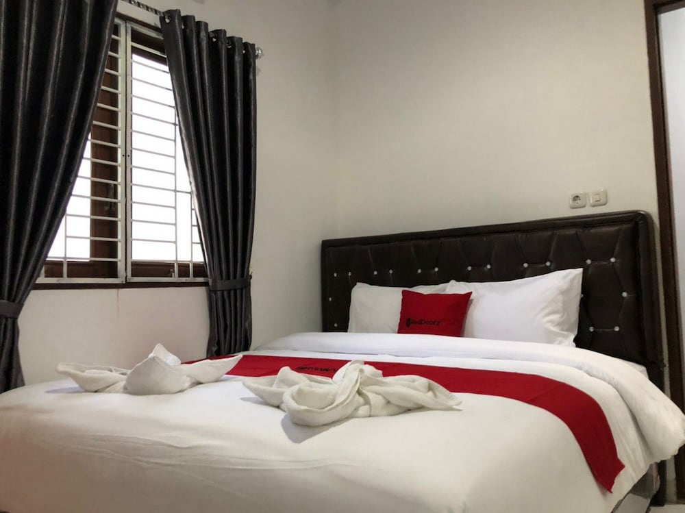 reddoorz near citraland gama city medan