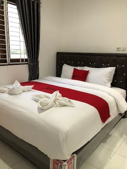 reddoorz near citraland gama city medan