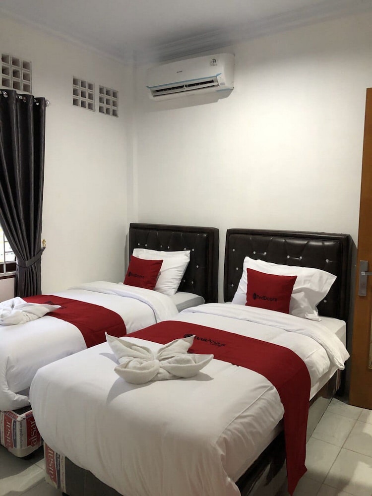 reddoorz near citraland gama city medan