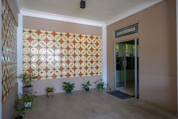 reddoorz plus syariah hotel boulevard luwuk