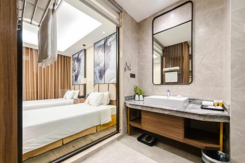 muong thanh luxury ha long centre hotel