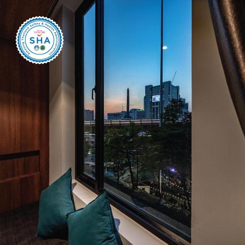 vix bangkok at victory monument