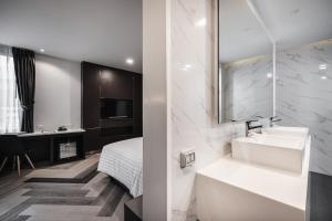 vix bangkok at victory monument