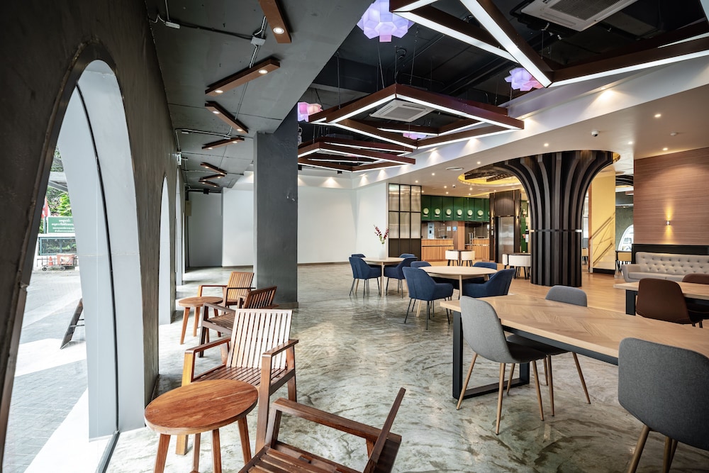 vix bangkok at victory monument