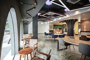 vix bangkok at victory monument