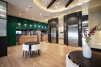 vix bangkok at victory monument