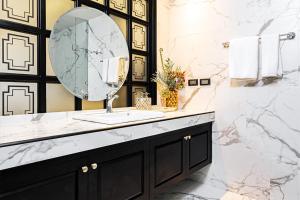 glory boutique suite