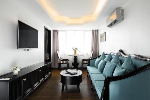 glory boutique suite