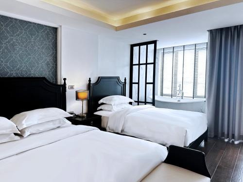 glory boutique suite