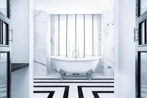 glory boutique suite