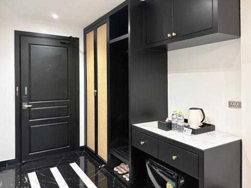 glory boutique suite