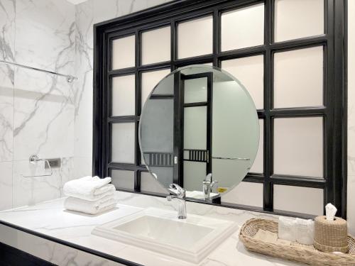 glory boutique suite