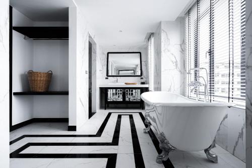 glory boutique suite