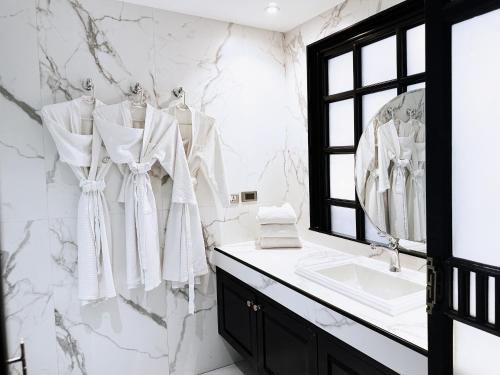 glory boutique suite