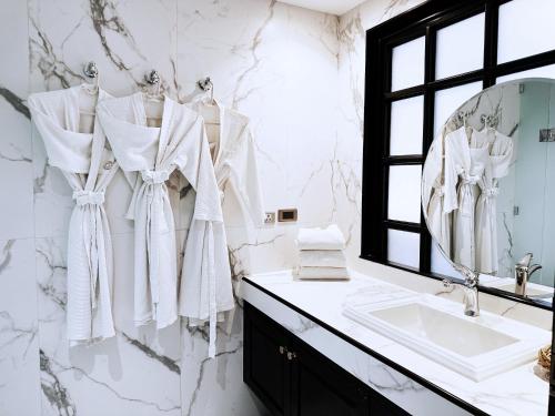 glory boutique suite