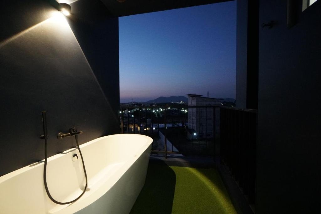 blumonkey hub and hotel chanthaburi
