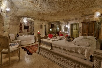 casia cave suites