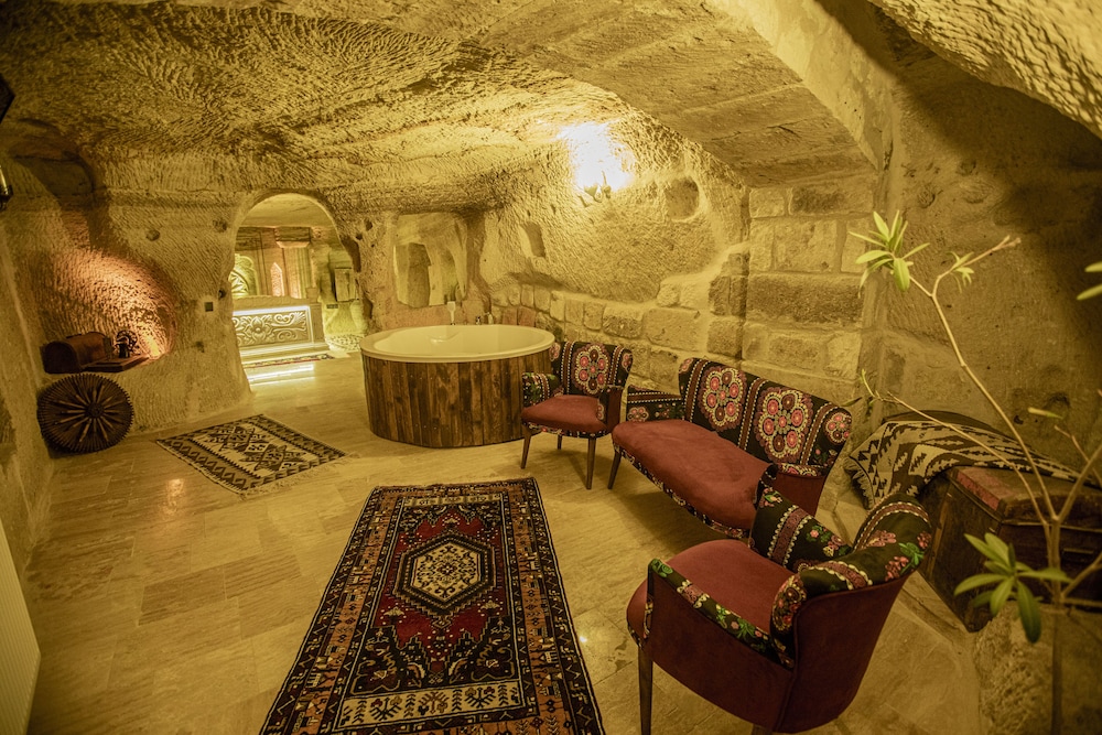 casia cave suites