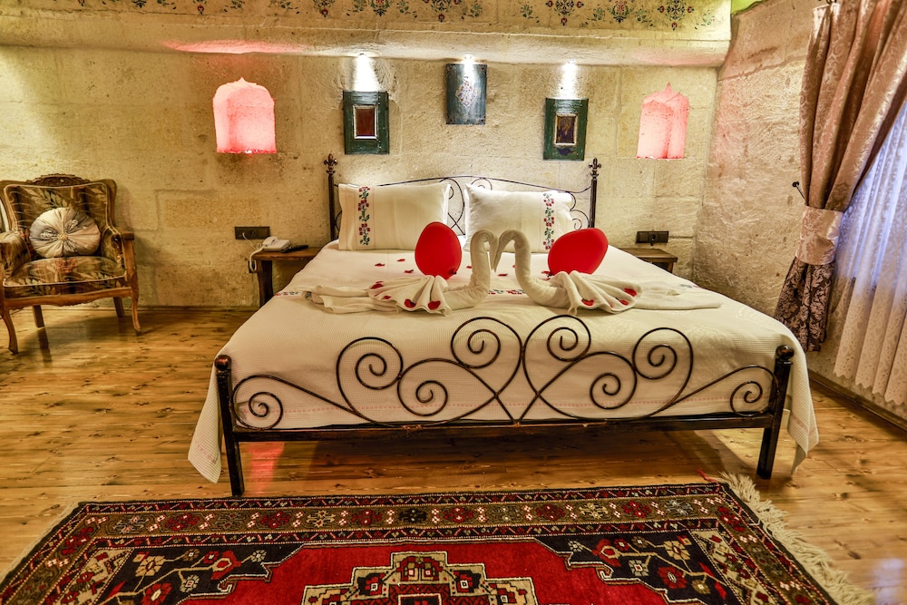 casia cave suites
