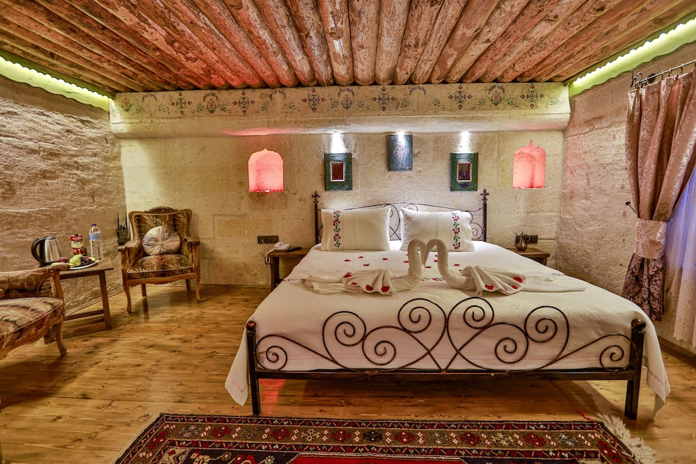 casia cave suites