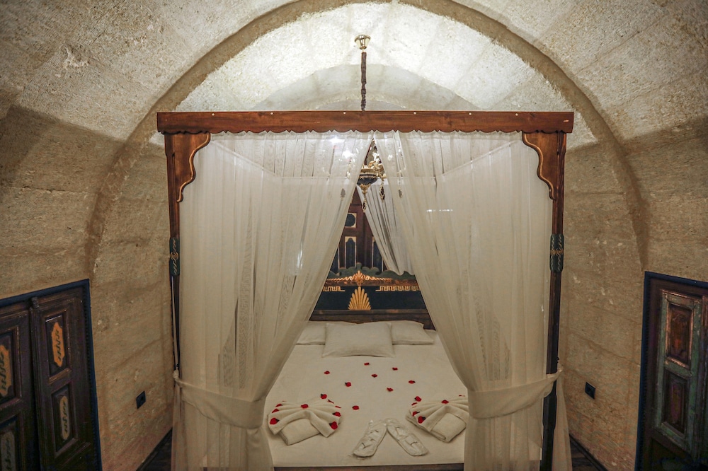 casia cave suites