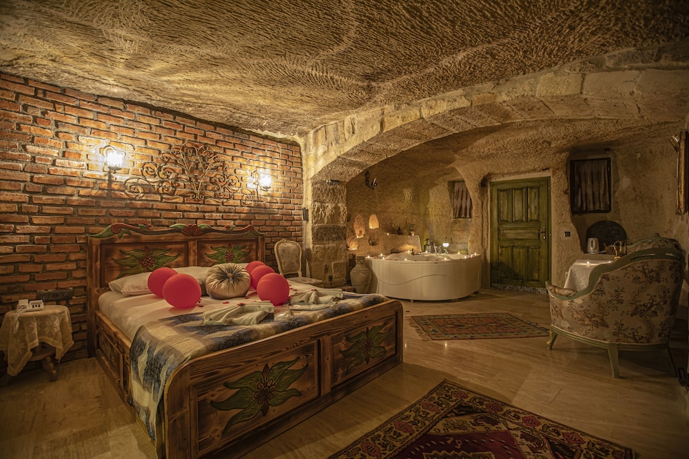 casia cave suites