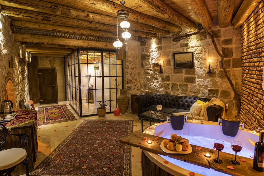 casia cave suites