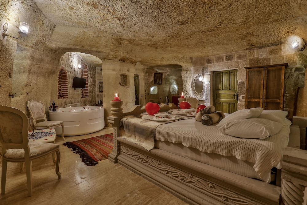 casia cave suites