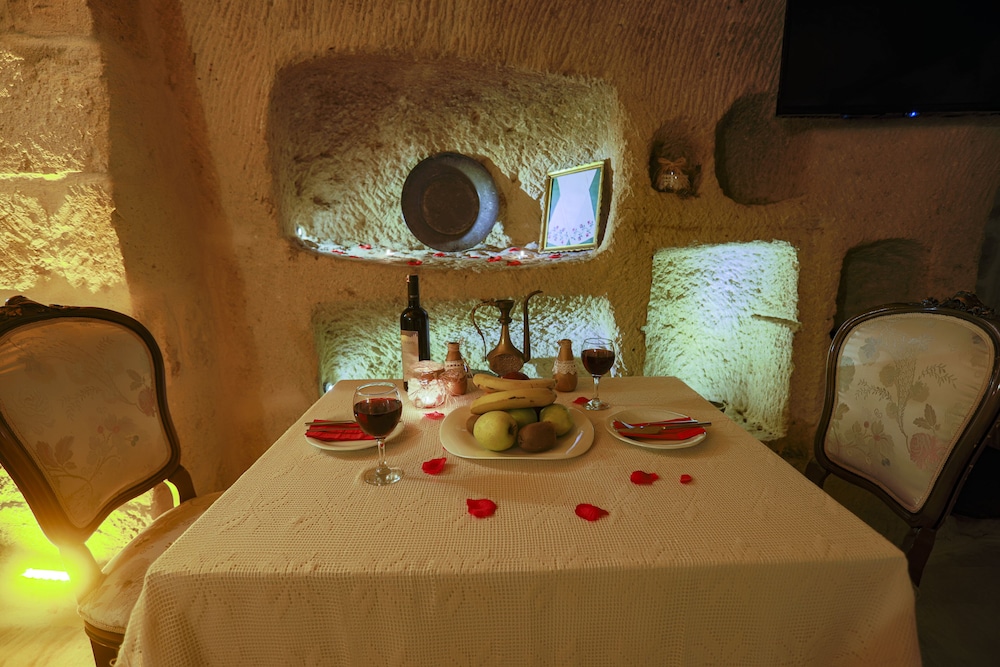 casia cave suites