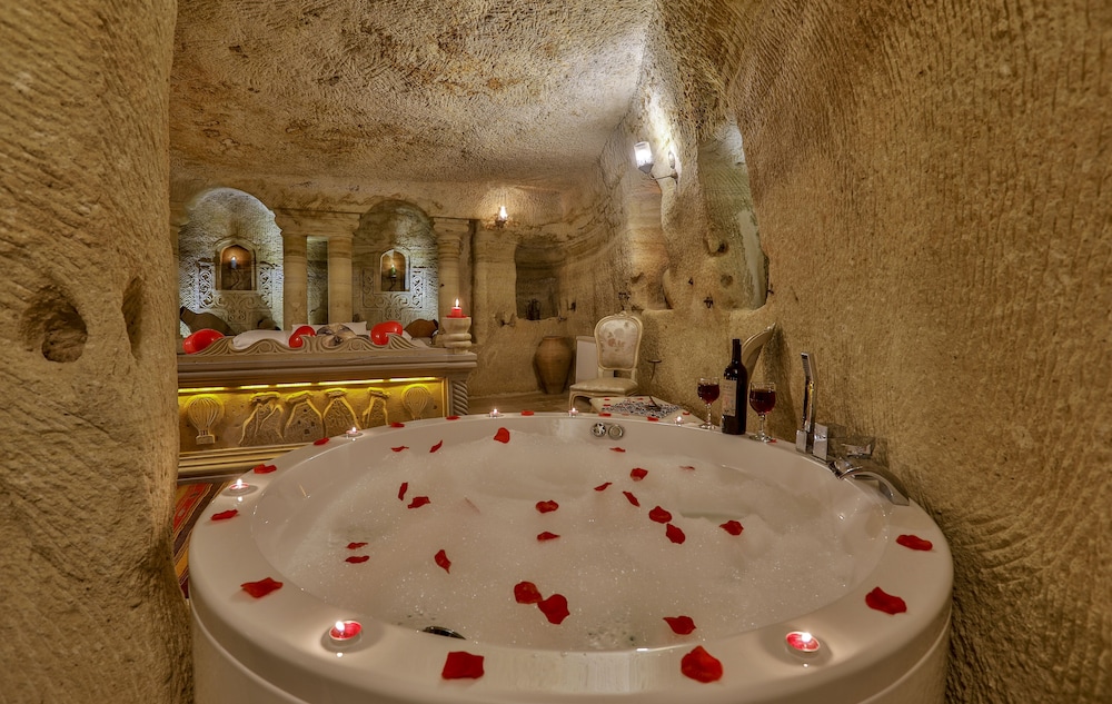 casia cave suites