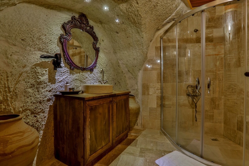 casia cave suites