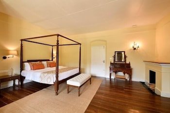 ama stays and trails tea estate bungalows munnar