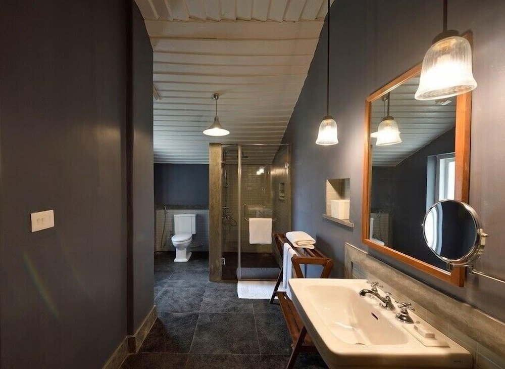 ama stays and trails tea estate bungalows munnar